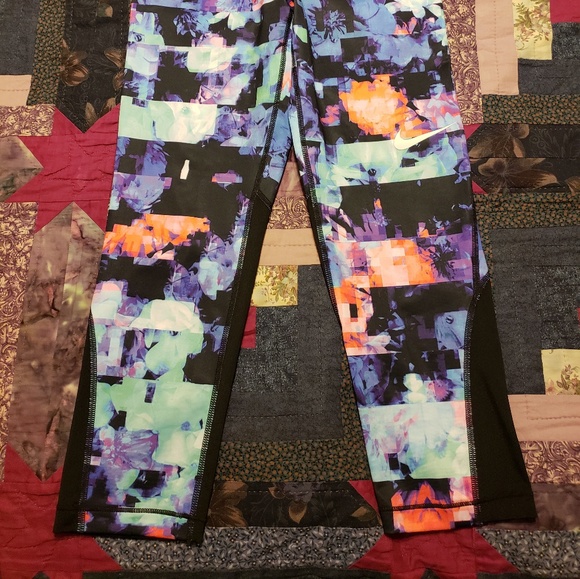 Nike Pro Legging Capris - Picture 2 of 2